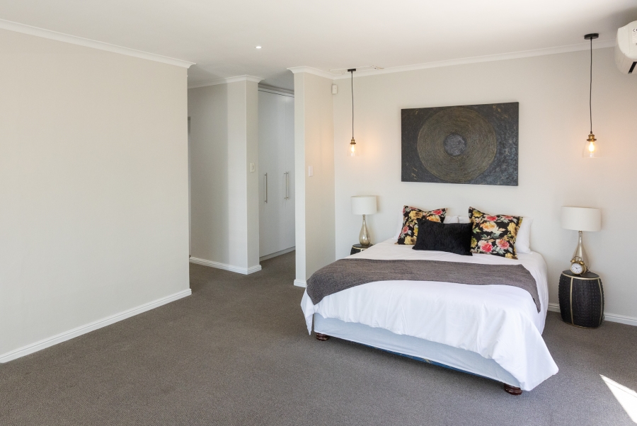 7 Bedroom Property for Sale in Everglen Western Cape